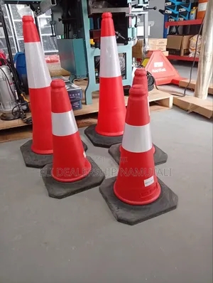 75cm Heavy Duty Reflective Traffic Cone With Rubber Base