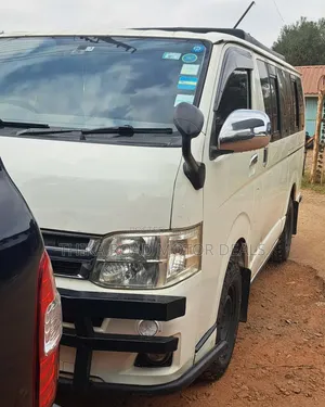 Toyota HiAce 2013 White