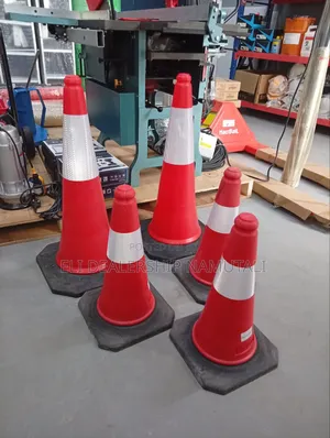 High Visibility 75cm Traffic Cone for Road Construction & Parking