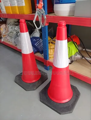 Reflective Safety Traffic Cone 75cm – Ideal for Construction Sites