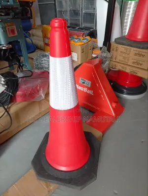 High-Quality 75cm Reflective Safety Cone With Stable Rubber Base