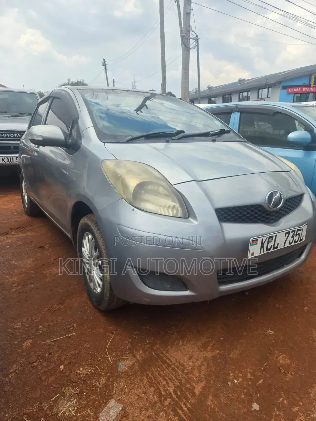 Toyota Vitz 2011 Silver
