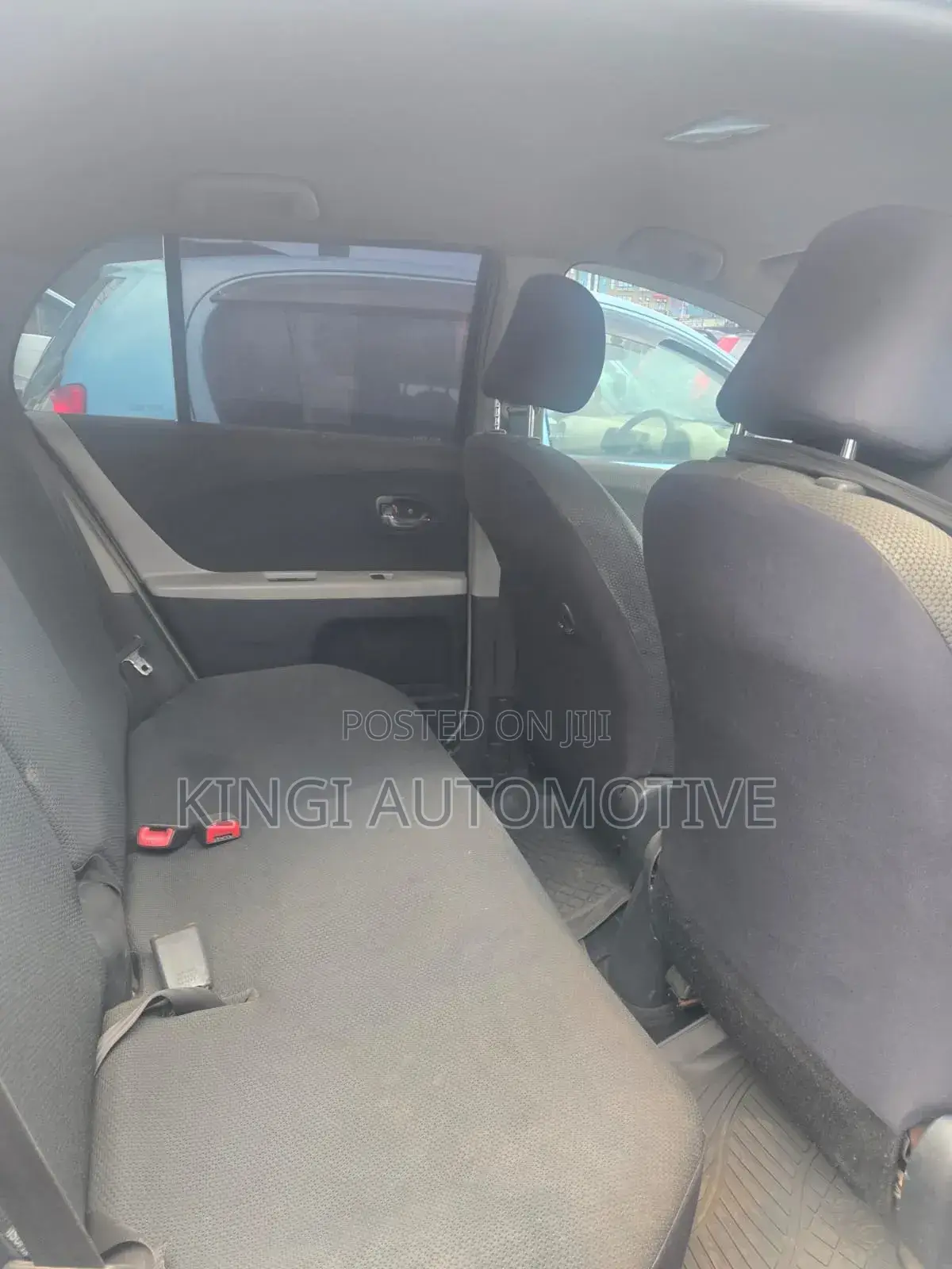 Toyota Vitz 2011 Silver