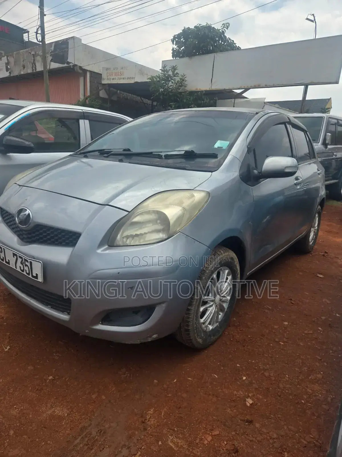 Toyota Vitz 2011 Silver