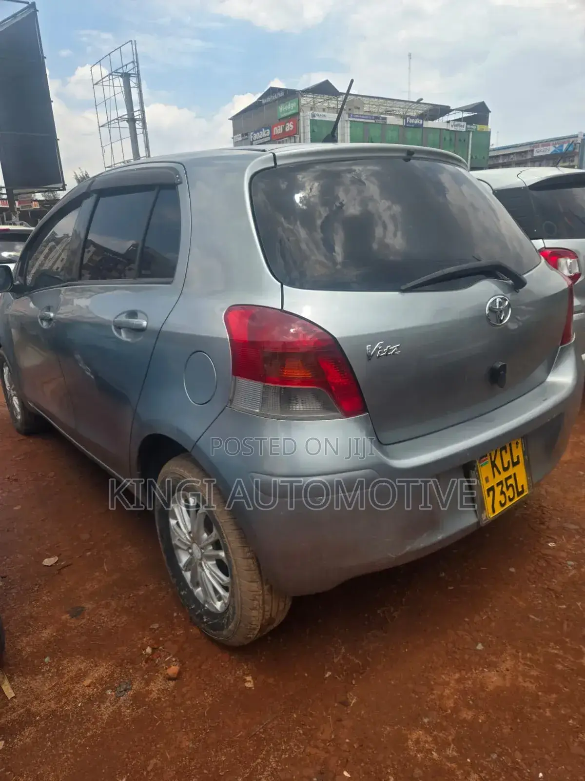 Toyota Vitz 2011 Silver