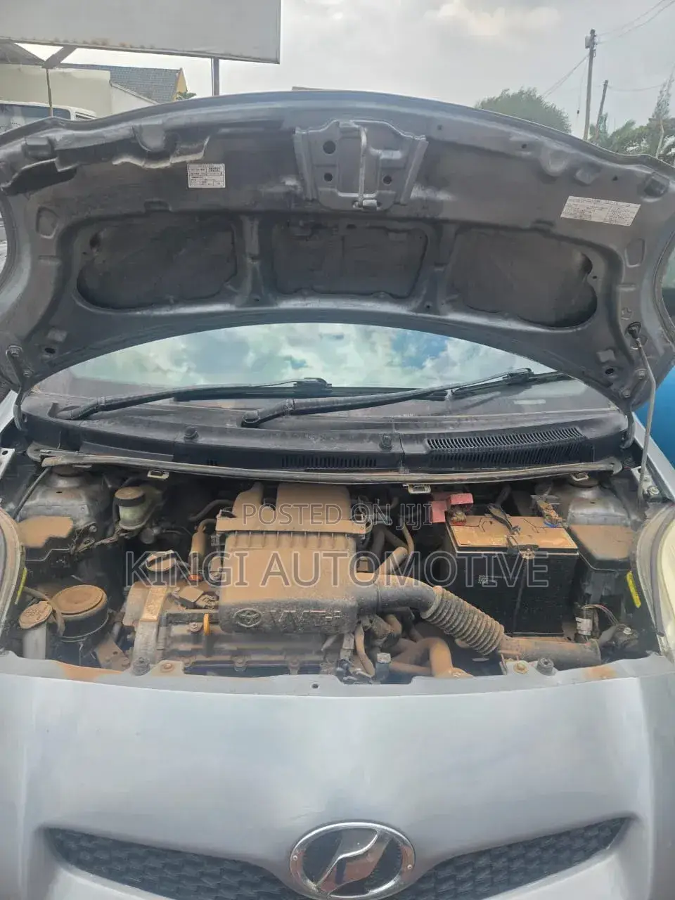 Toyota Vitz 2011 Silver