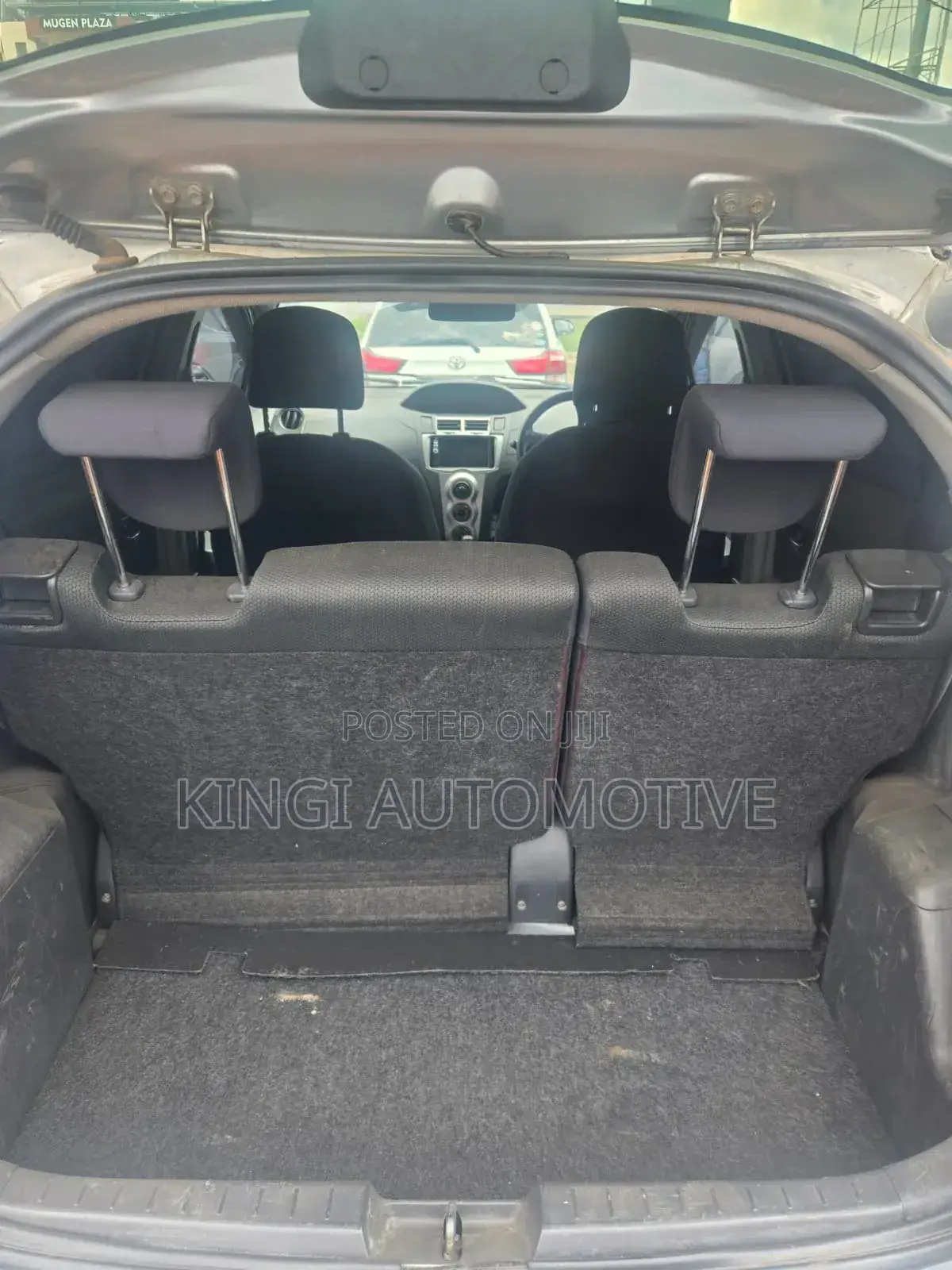Toyota Vitz 2011 Silver