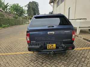 Isuzu D-MAX 2010 Blue
