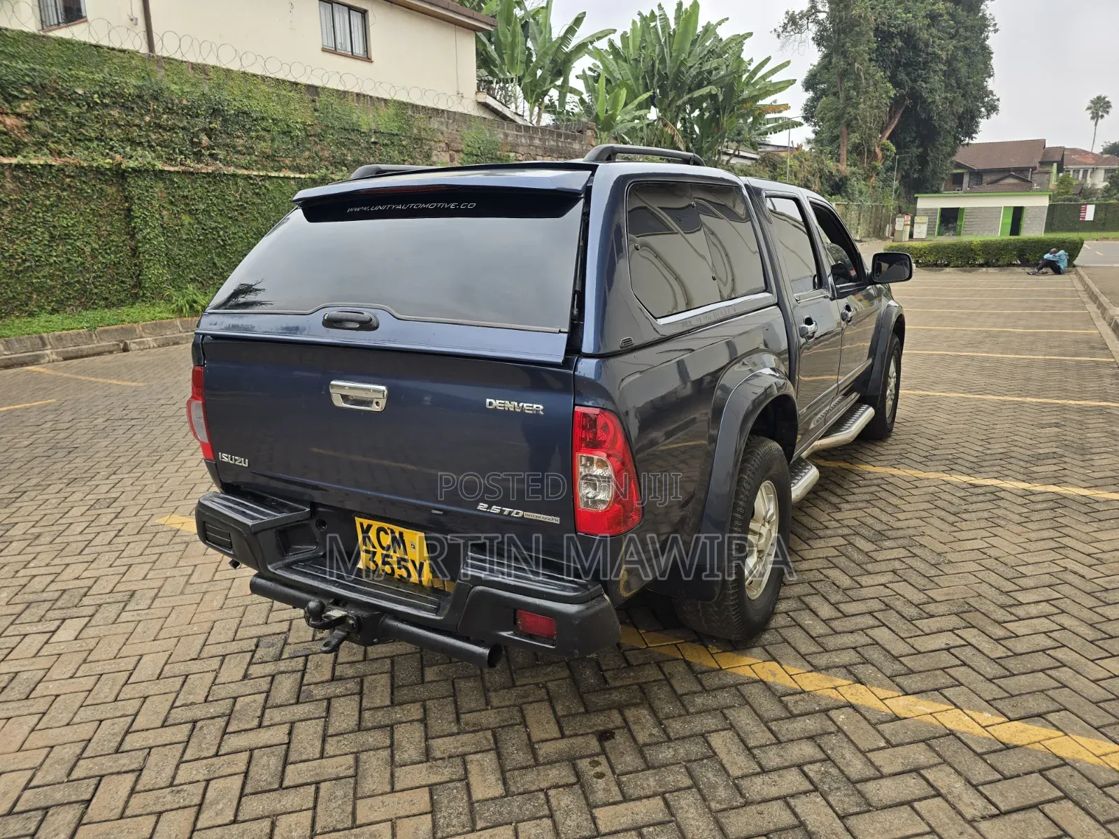 Isuzu D-MAX 2010 Blue