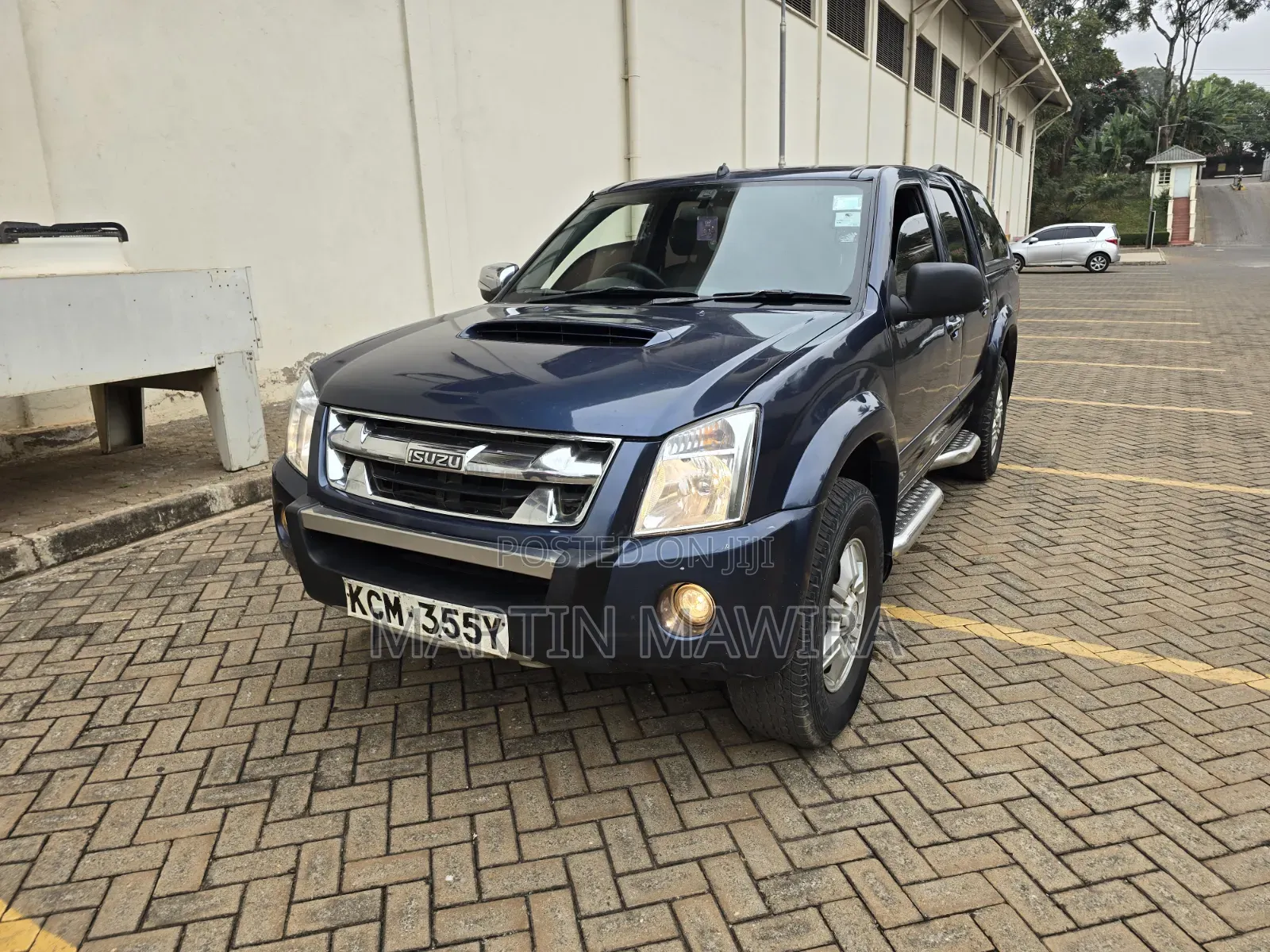 Isuzu D-MAX 2010 Blue