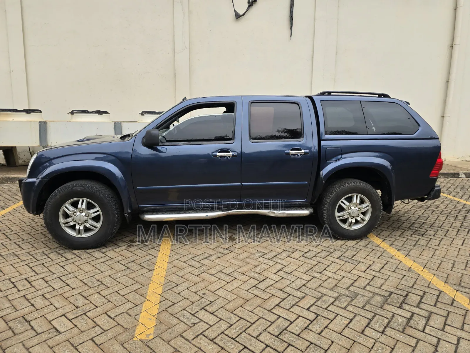 Isuzu D-MAX 2010 Blue