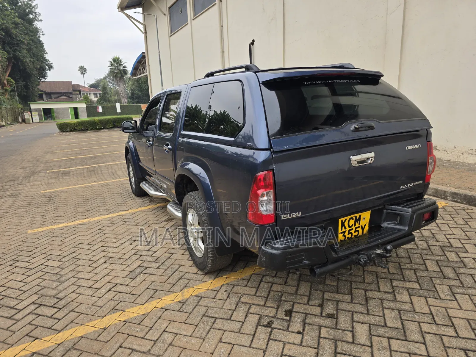 Isuzu D-MAX 2010 Blue