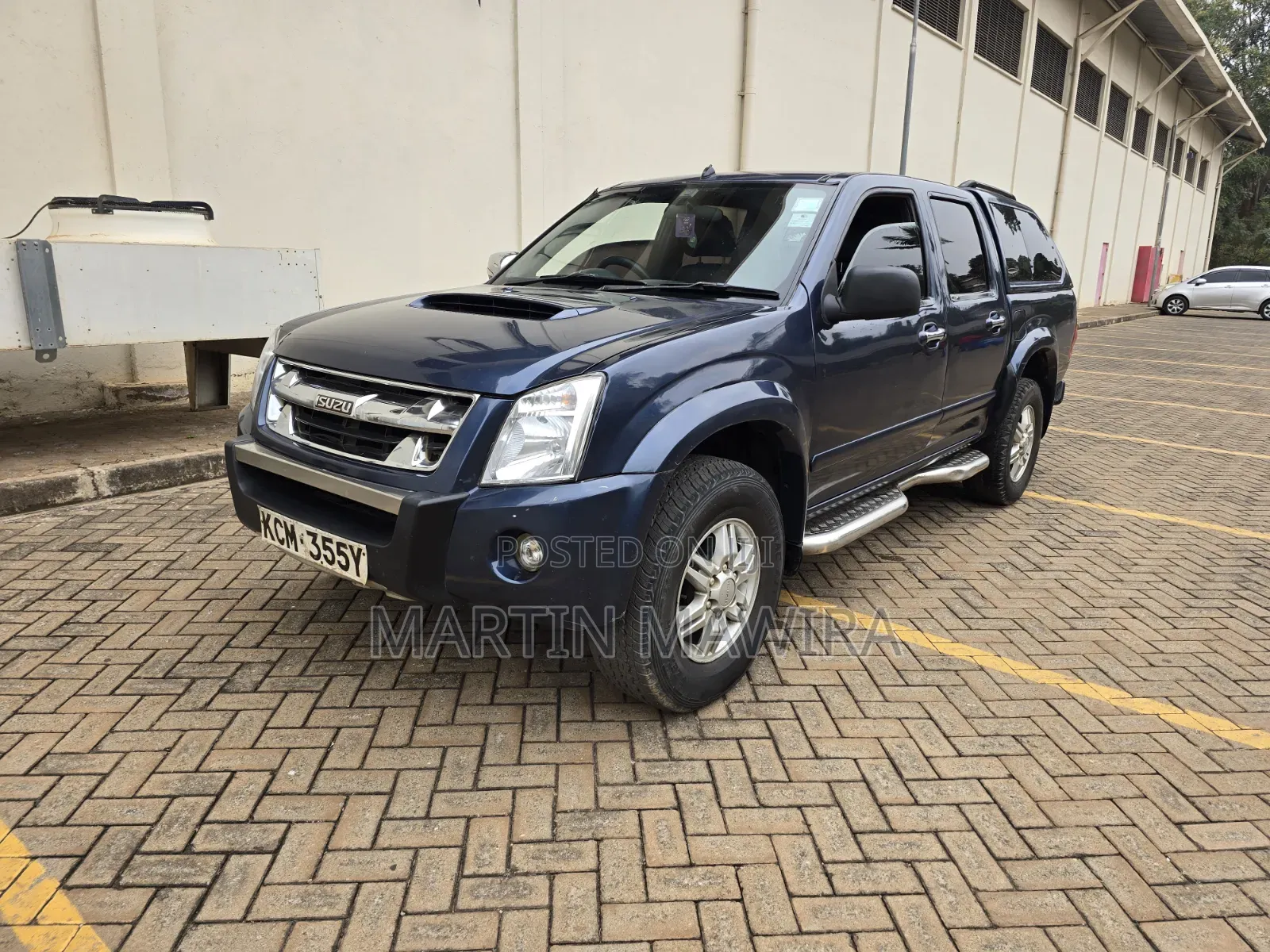 Isuzu D-MAX 2010 Blue