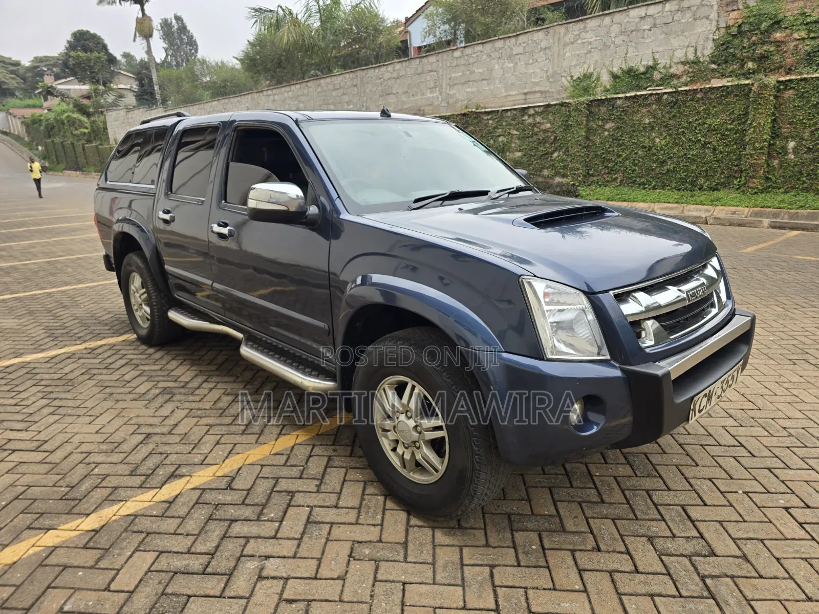 Isuzu D-MAX 2010 Blue