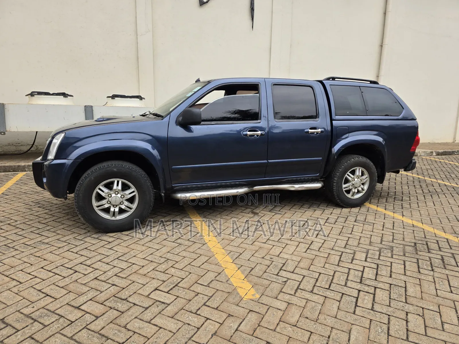 Isuzu D-MAX 2010 Blue