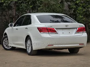 Toyota Crown 2017 White