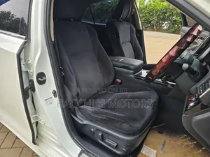 Toyota Crown 2017 White