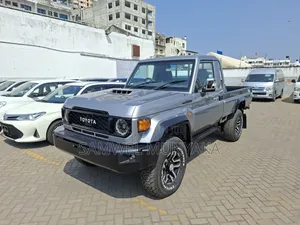 Toyota Land Cruiser 2019 White