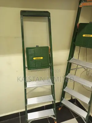 4-Step Durable Steel Folding Step Ladder With Wide Anti-Slip Pedals