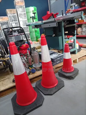 75cm Heavy Duty Reflective Traffic Cone With Rubber Base