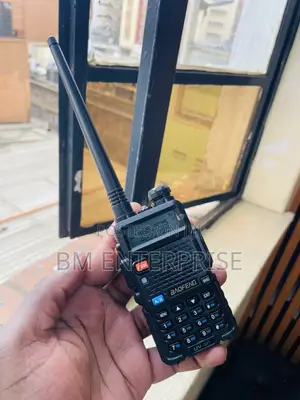 NEW Baofeng Uv-5r Walkie Talkies 10km