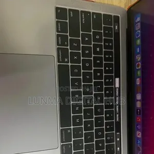 Laptop Apple MacBook Pro 2018 8GB Intel Core i5 SSD 256GB