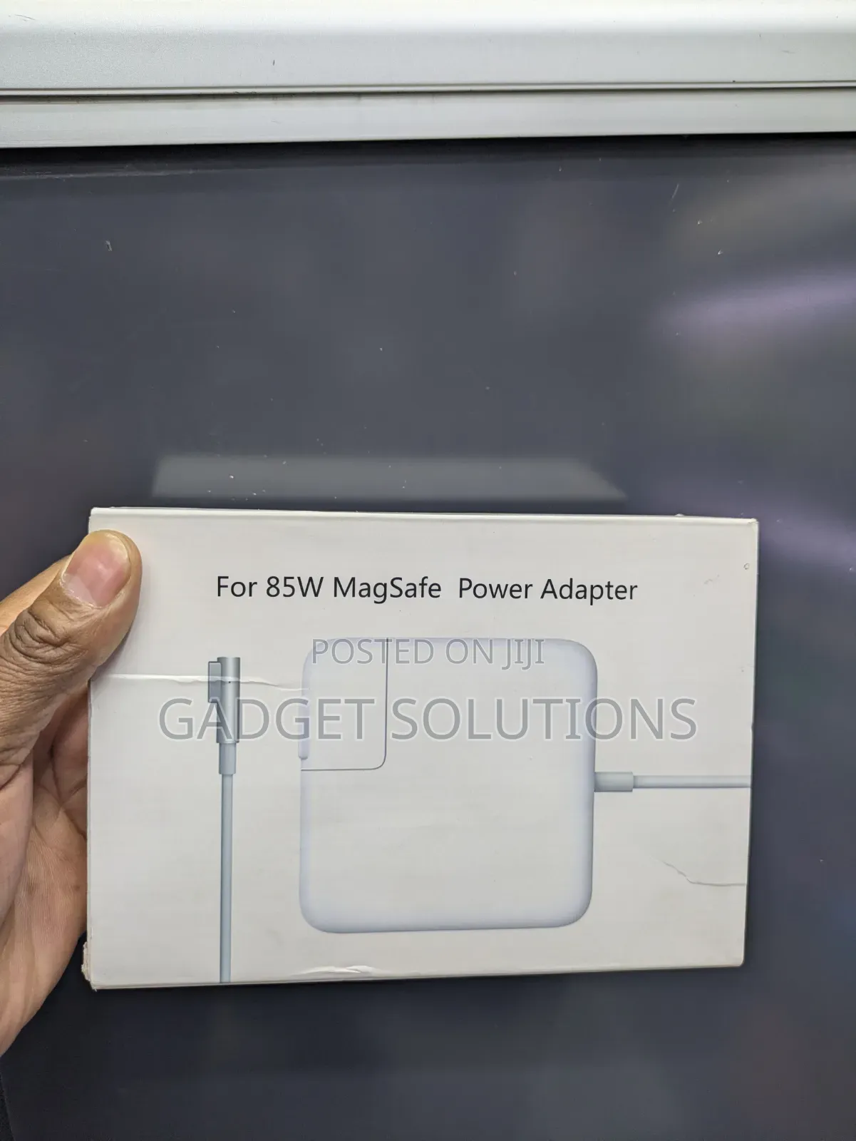 MacBook Charger (85watts)