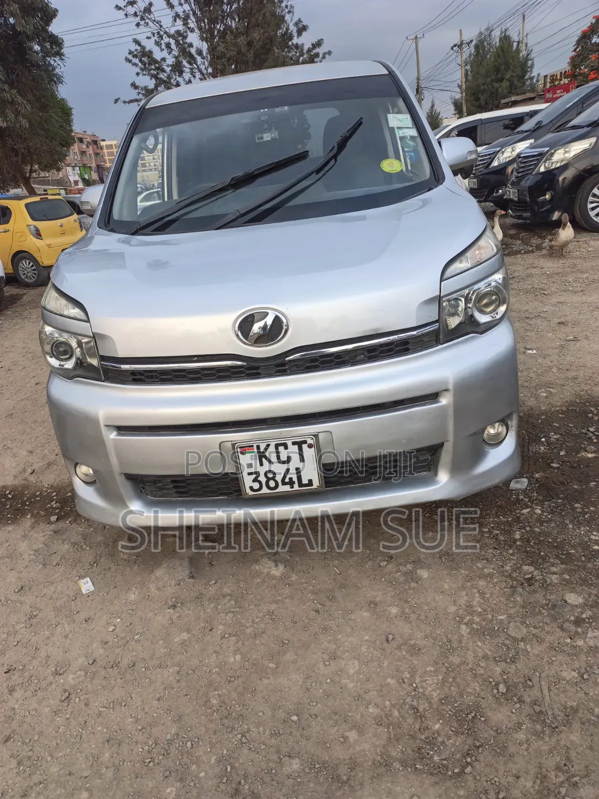 Toyota Noah 2011 White