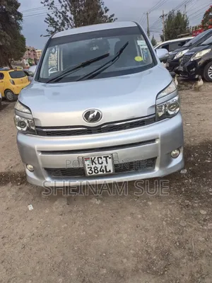 Toyota Noah 2011 White