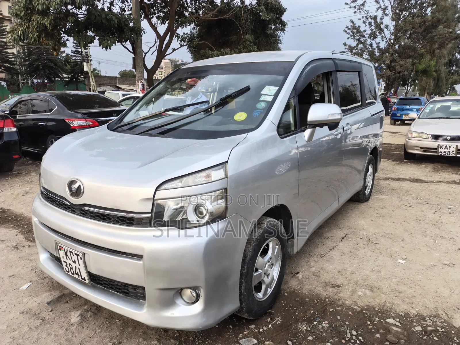 Toyota Noah 2011 White
