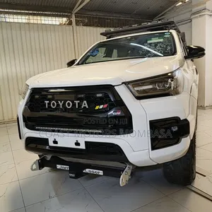 Toyota Hilux 2021 White