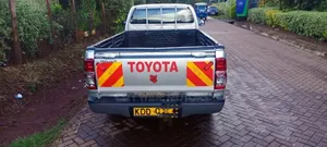 Toyota Hilux 2013 Silver