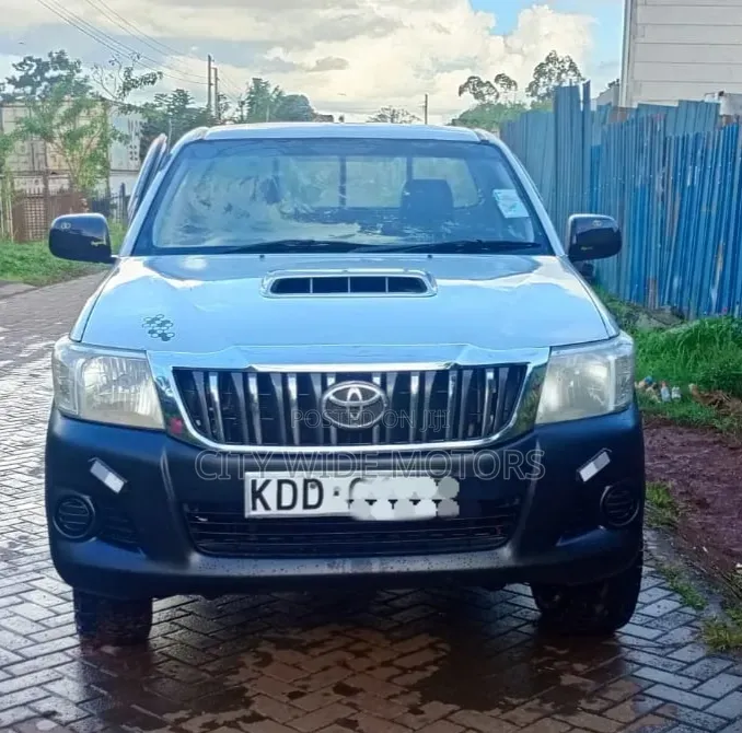 Toyota Hilux 2013 Silver
