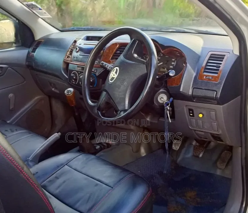 Toyota Hilux 2013 Silver