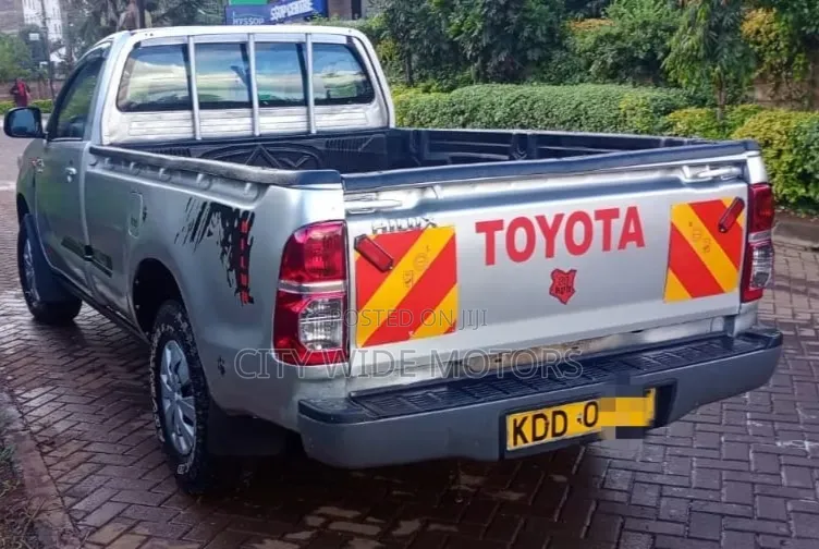 Toyota Hilux 2013 Silver