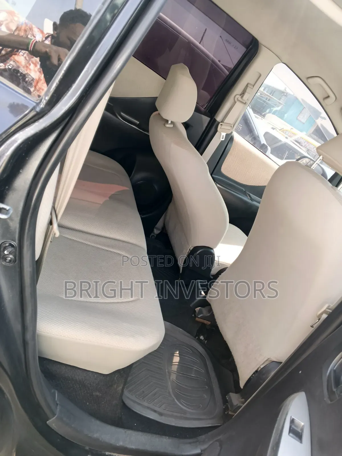 Toyota Ractis 2011 Black