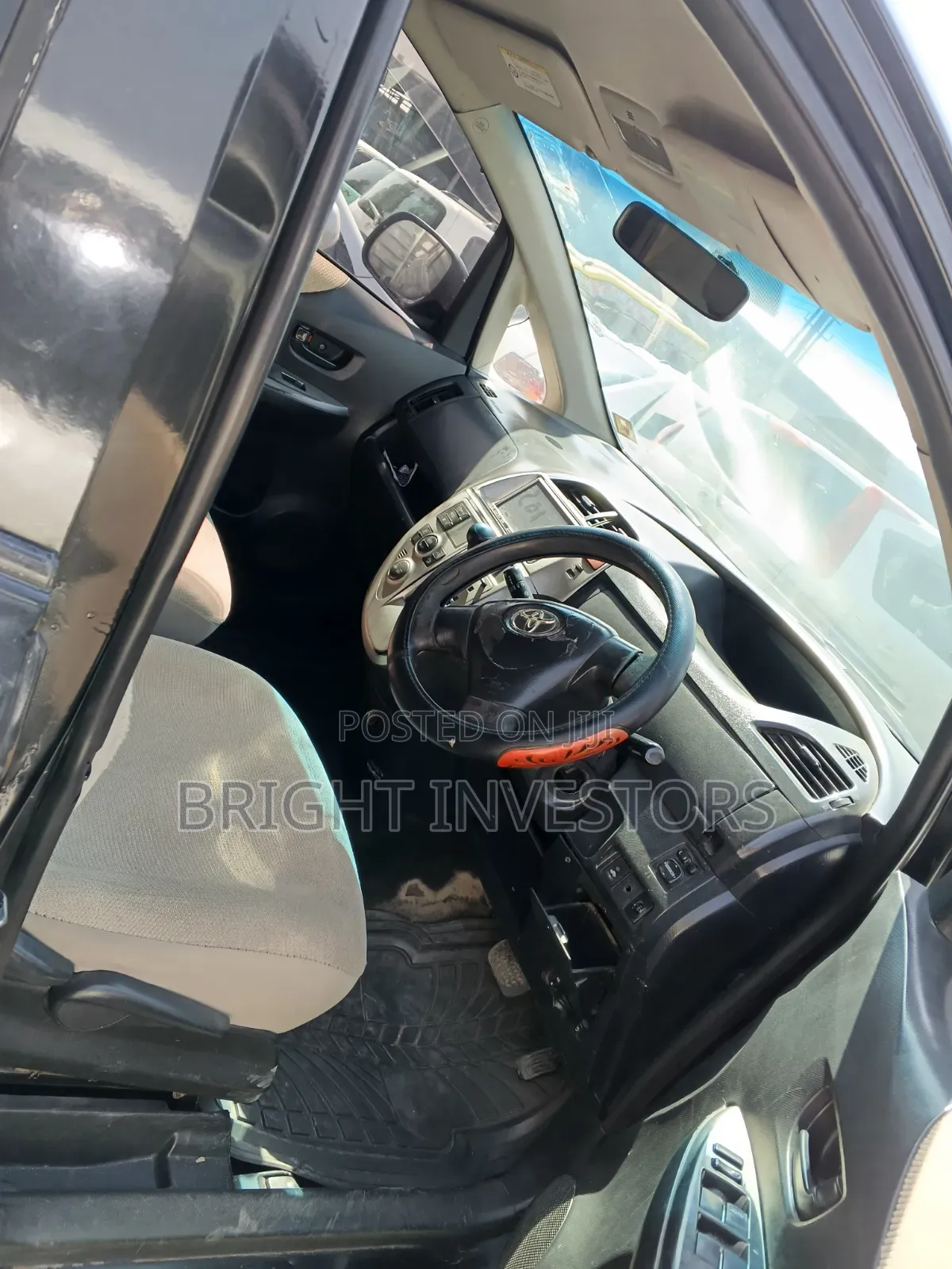 Toyota Ractis 2011 Black