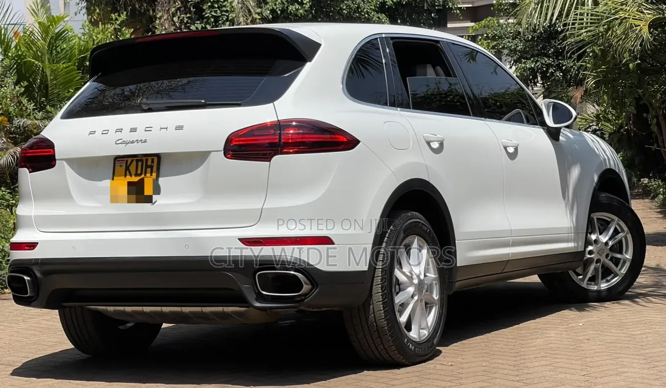 Porsche Cayenne 2015 White