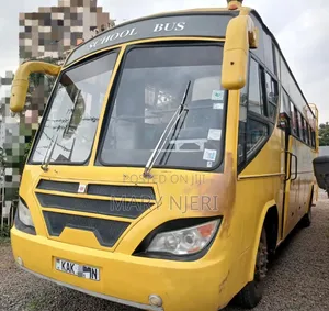Isuzu Executive Bus 2004 Yellow