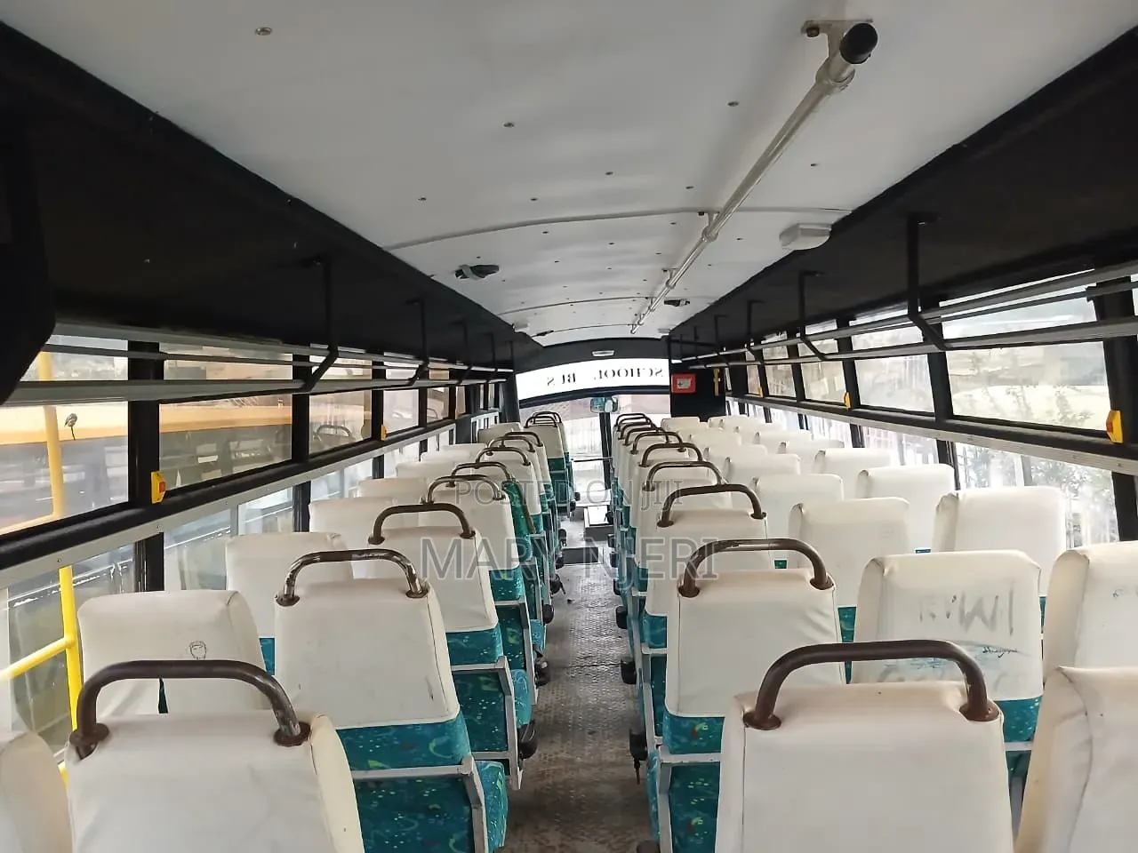 Isuzu Executive Bus 2004 Yellow
