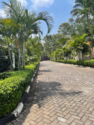 4bdrm Townhouse / Terrace in Lavington Maji, Muthangari for rent