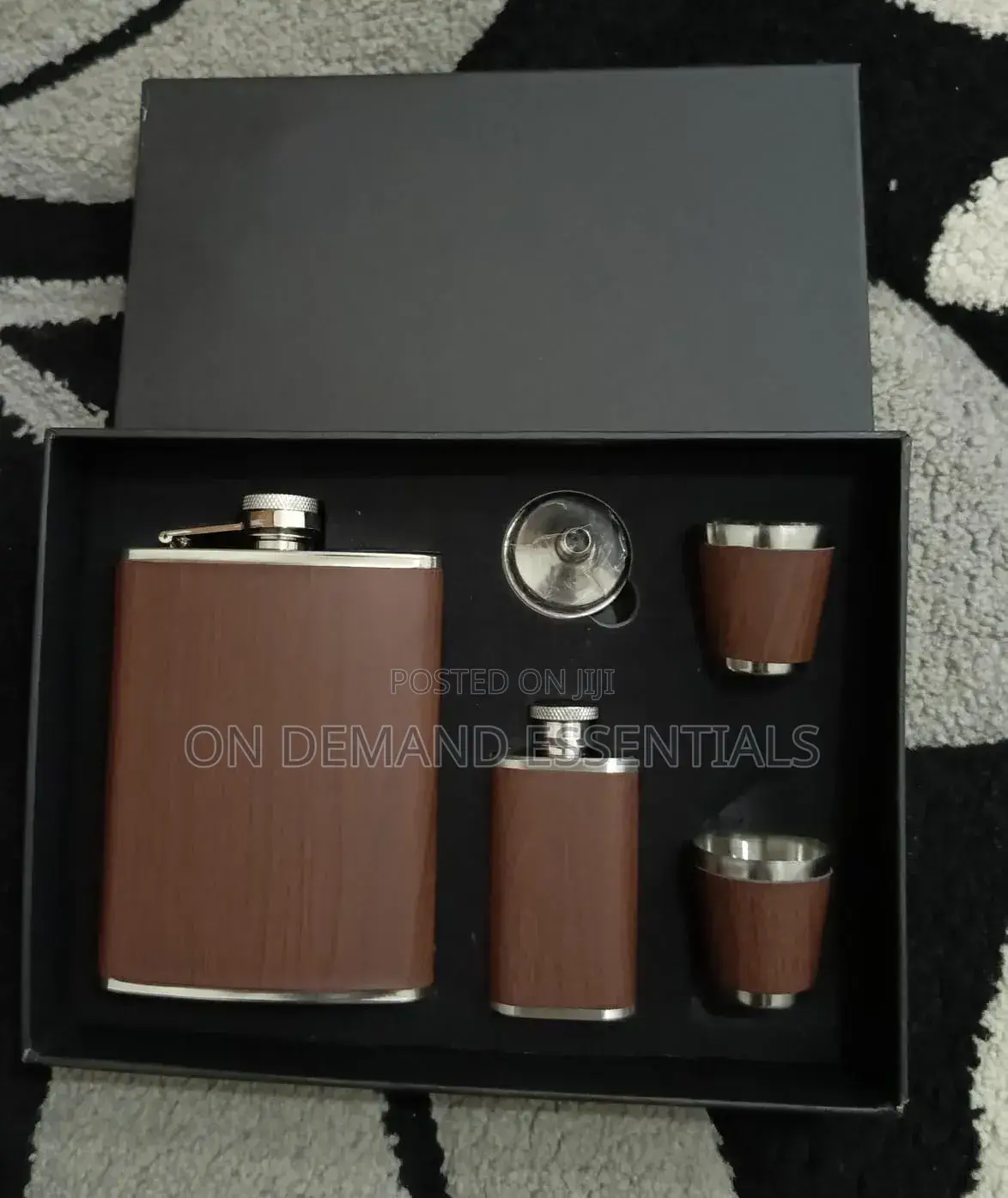 Brown Leather-Covered Whiskey Flasks Gift Set
