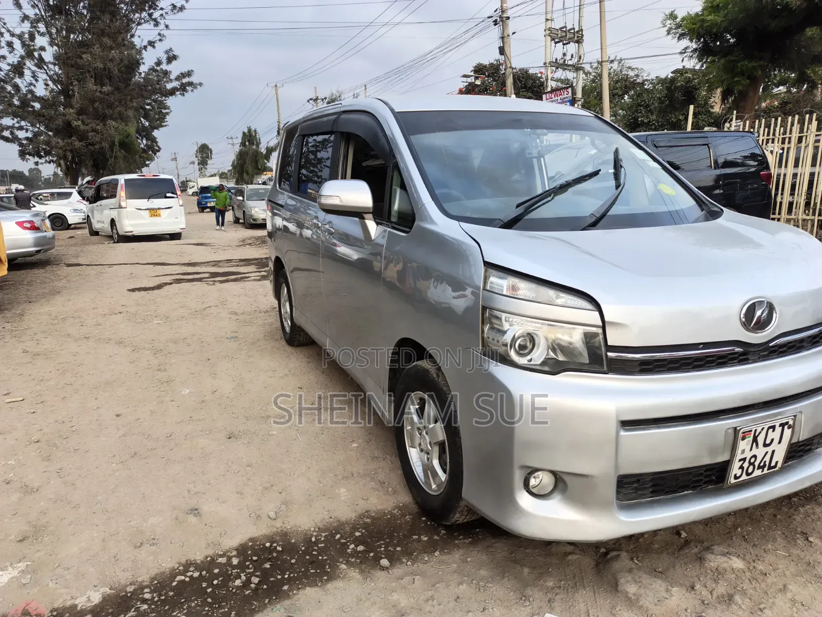 Toyota Noah 2011 White
