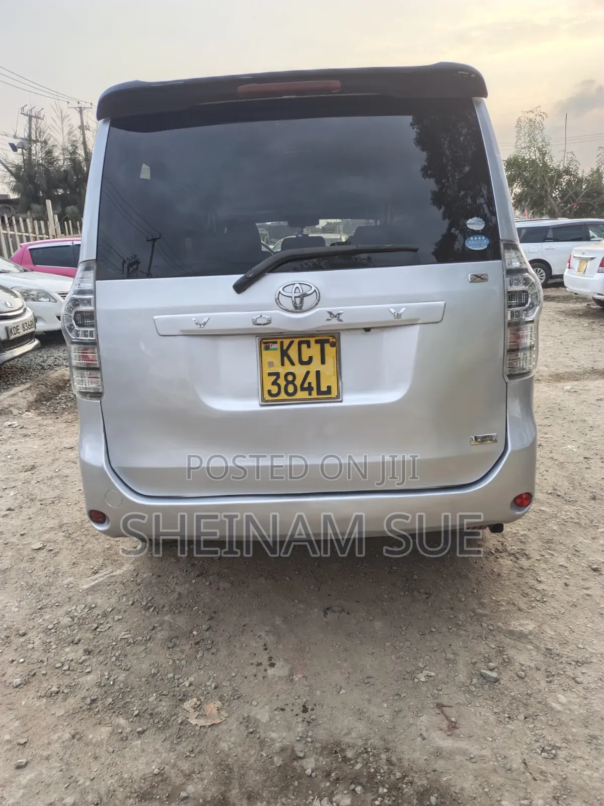 Toyota Noah 2011 White