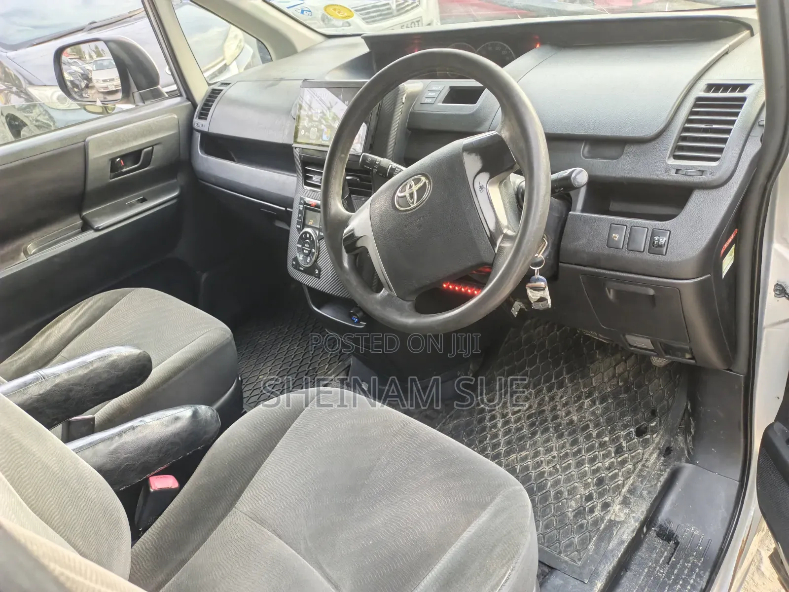 Toyota Noah 2011 White