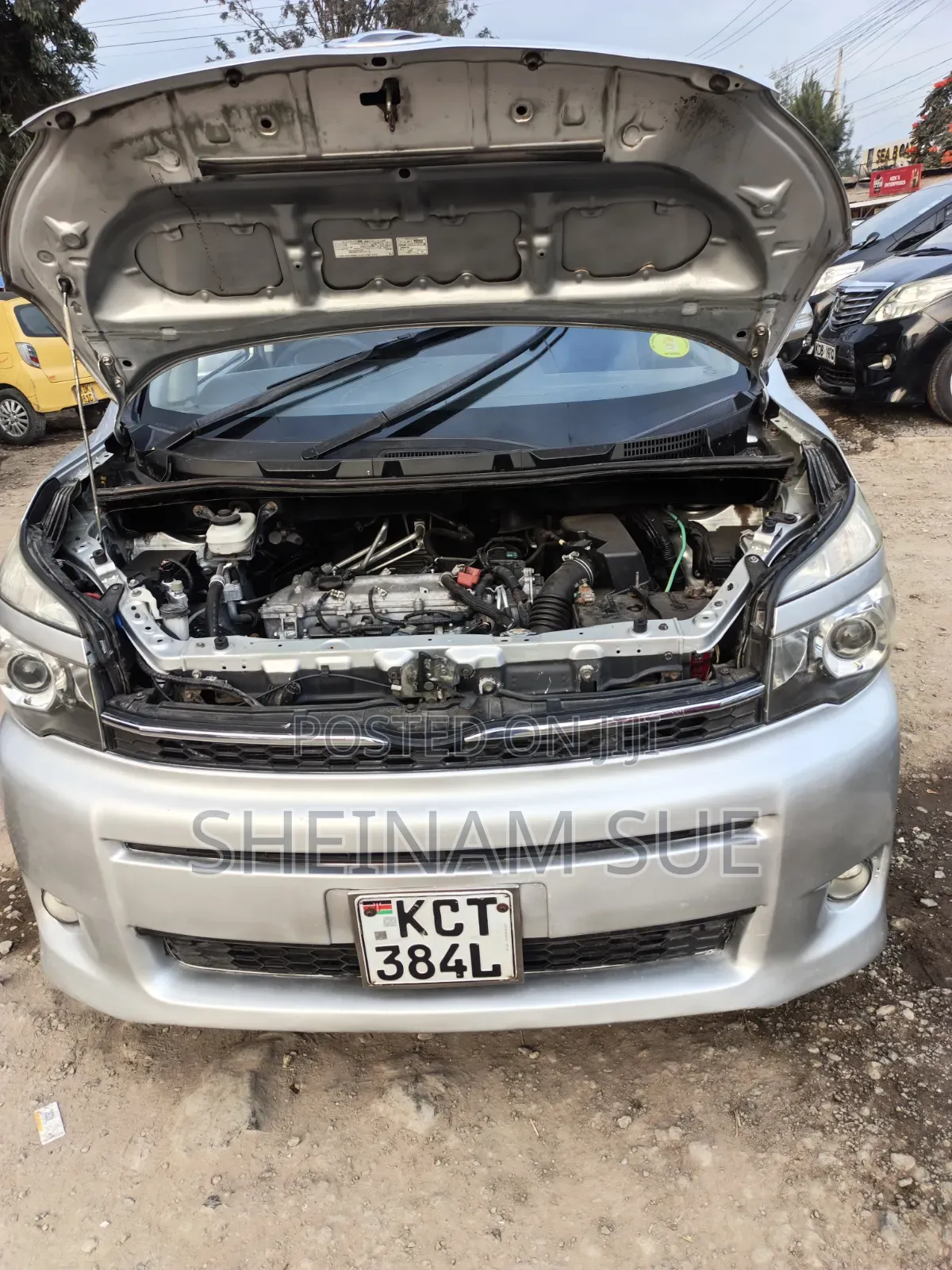 Toyota Noah 2011 White