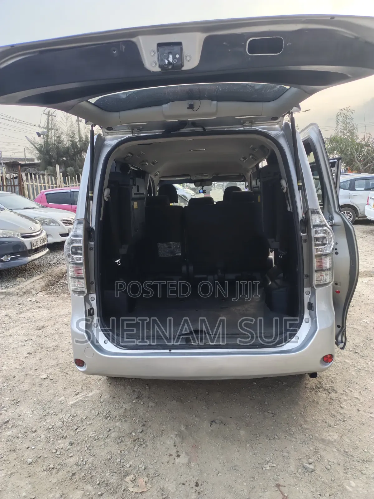 Toyota Noah 2011 White