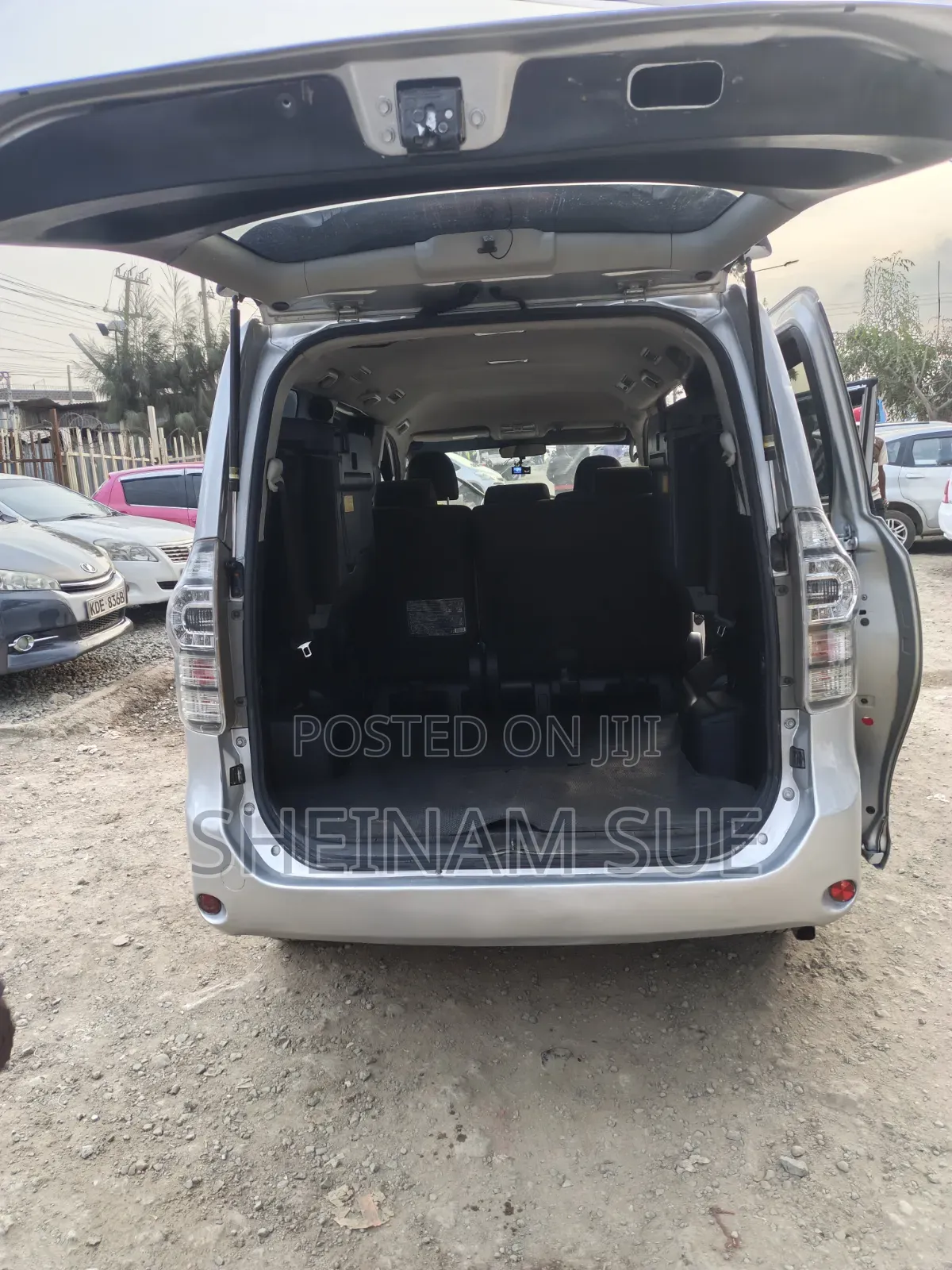 Toyota Noah 2011 White