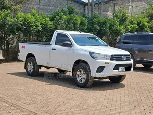 Toyota Hilux 2019 White