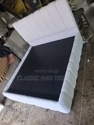 5x6 White Chester Bed